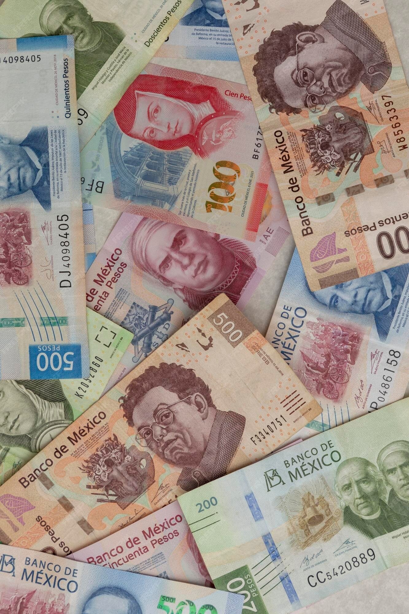 imgi 173 imagen vertical billetes pesos mexicanos varias denominaciones mesa espacio copia 1